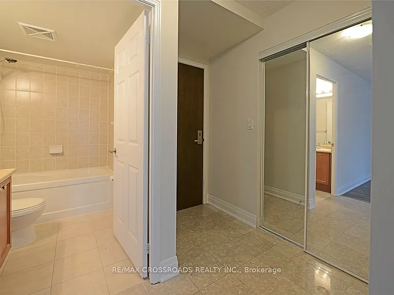 35 Hollywood Ave #1709 — Photo 5