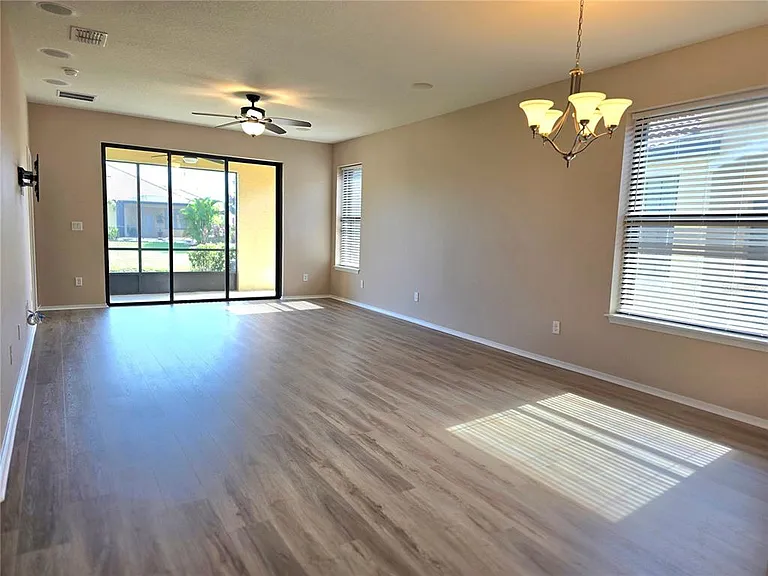 5646 Sunset Falls Dr — Photo 5