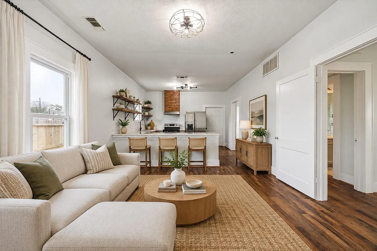 2 bed, 1.0 bath, 1122 sqft, $2,300 — Photo 1