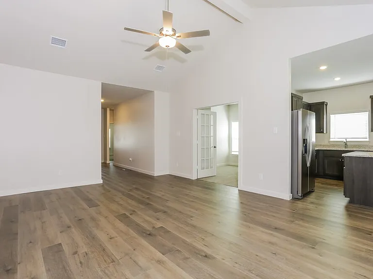 1540 Woodwinds Dr — Photo 4