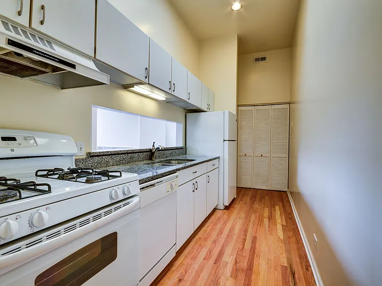 3257 N Sheffield Ave #306 — Photo 5