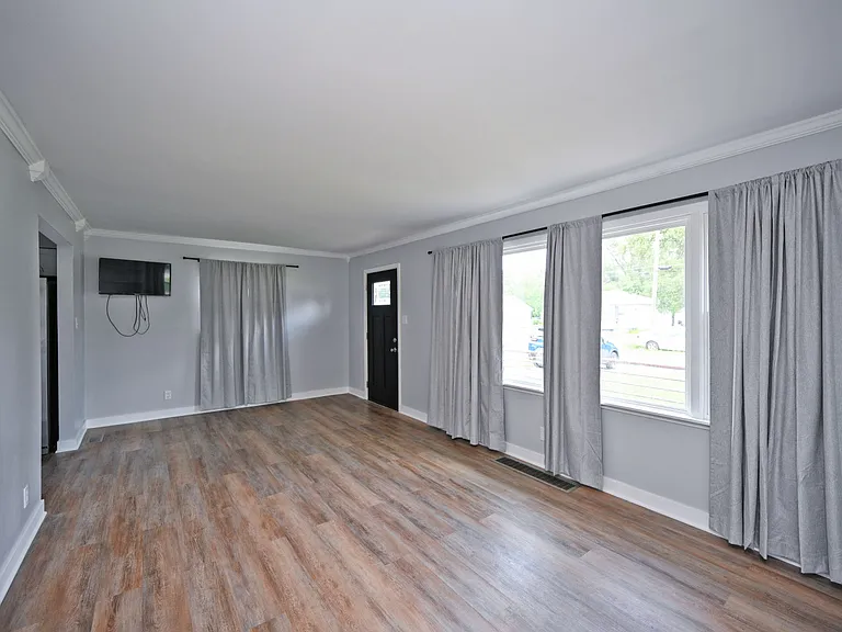409 Glenn St — Photo 9