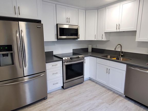 4th image of 801 W 232nd St Unit D