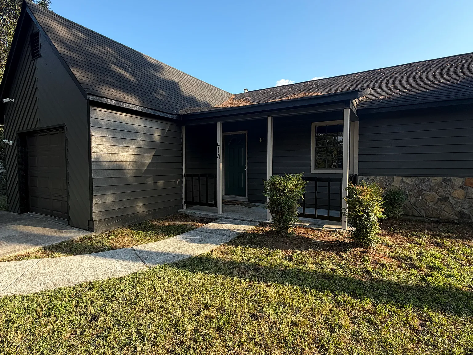 3 bed, 1175 sqft, $1,900 — Photo 3