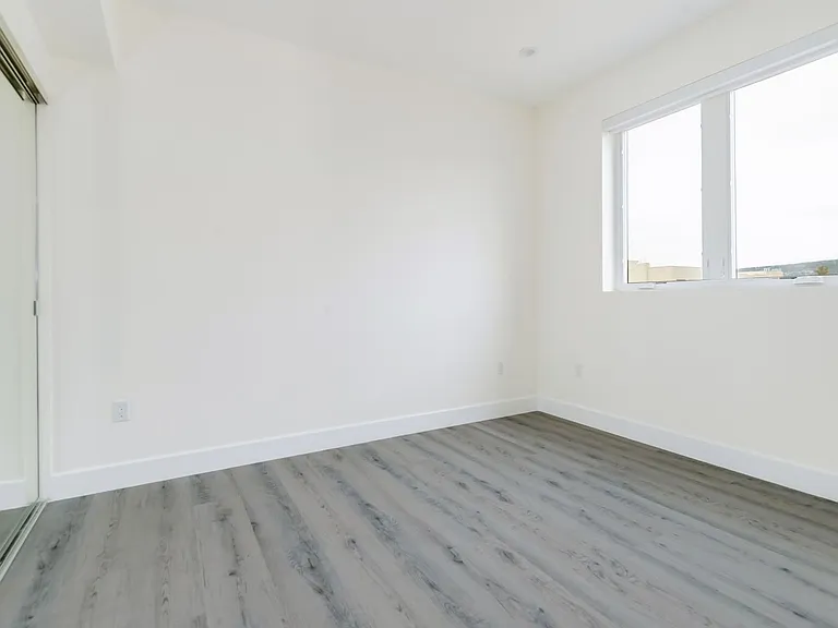 Regency Holt Apartments — Photo 35