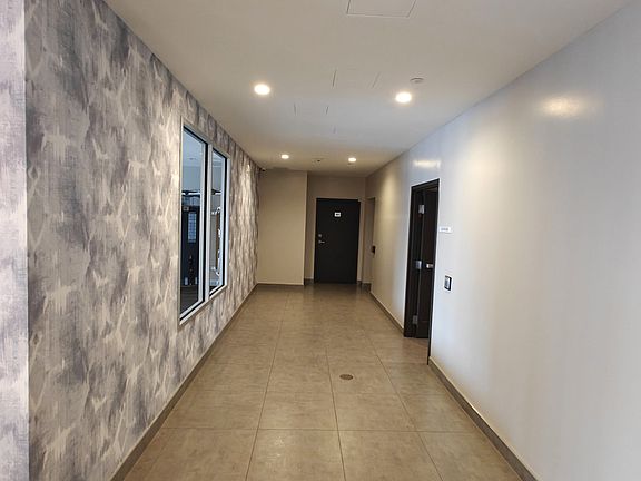 3rd image of 716 Main St E #808