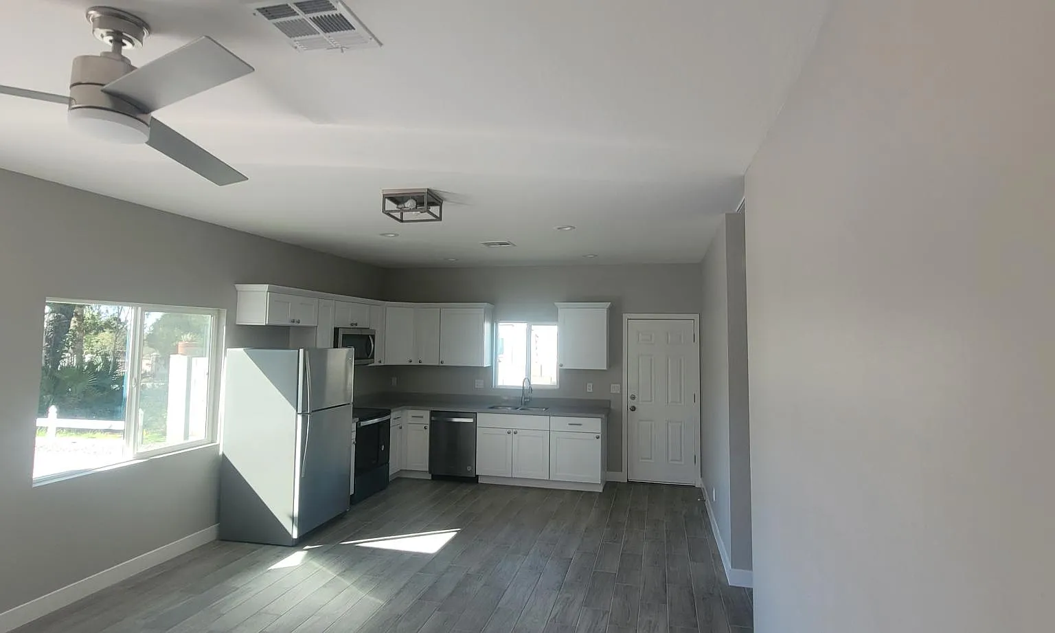 2 bed, 1000 sqft, $1,700 — Photo 3