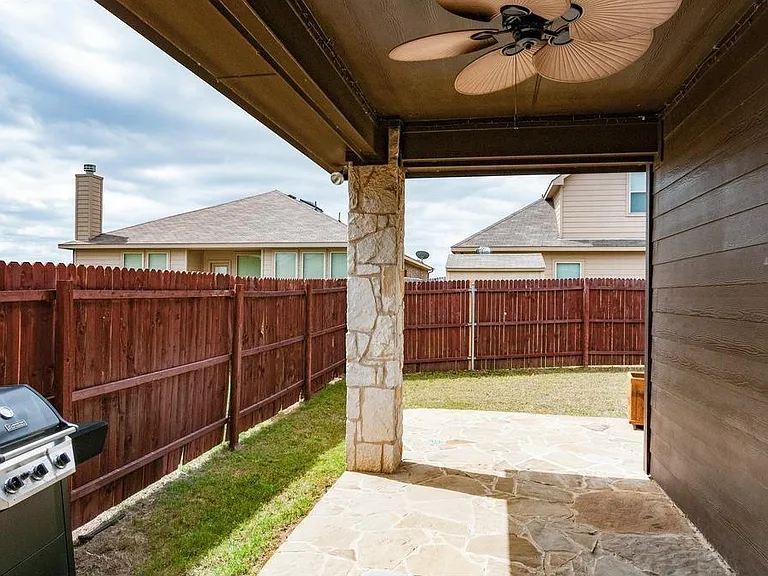 4624 Lazy Oaks St — Photo 32