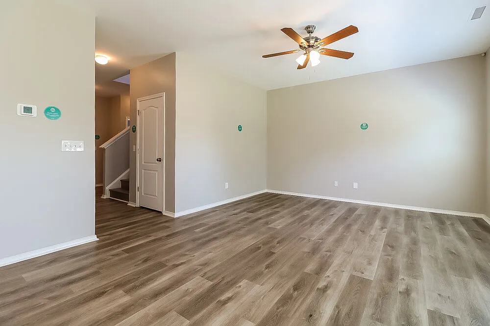 4 bed, 2.5 bath, 1898 sqft, $2,015 — Photo 4