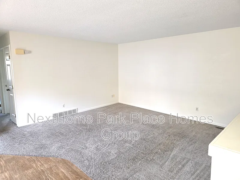 3 bed, 2.0 bath, 1100 sqft, $1,650 — Photo 3