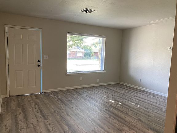 4th image of 205 S Bristow Ave