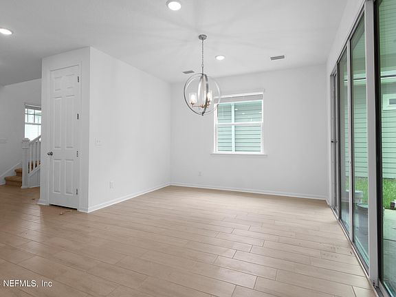 5th image of 902 CEDAR SLOUGH Drive