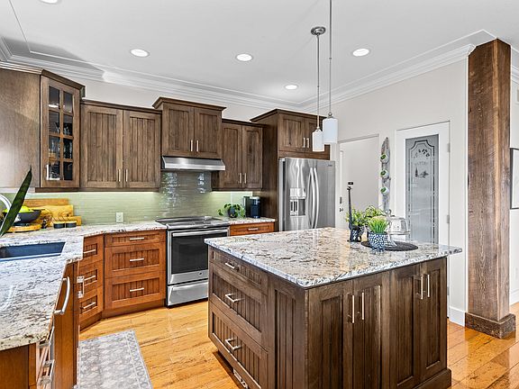 5th image of 1635 Gregory Rd
