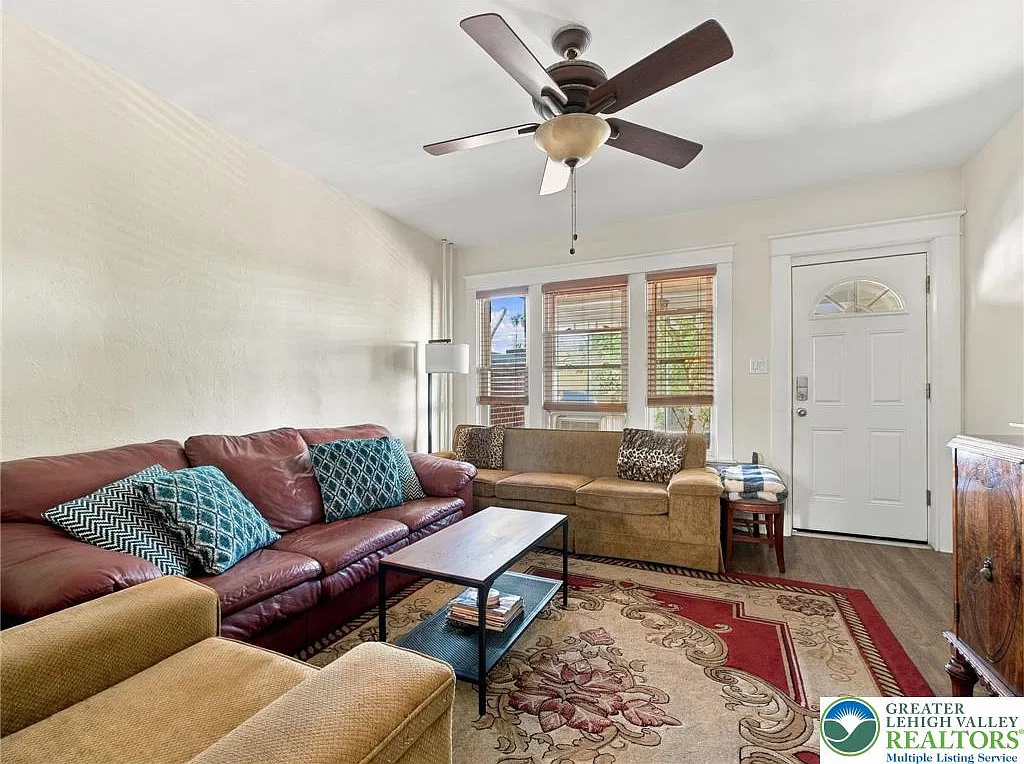 3 bed, 1.5 bath, 1180 sqft, $1,950 — Photo 4