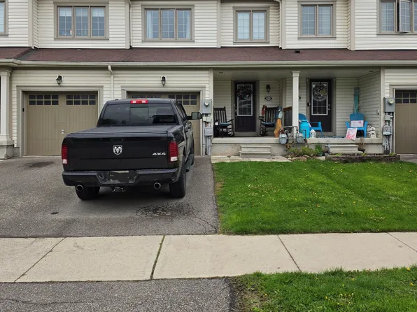 8250 Tulip Tree Dr, Niagara Falls, ON L2H 0N4