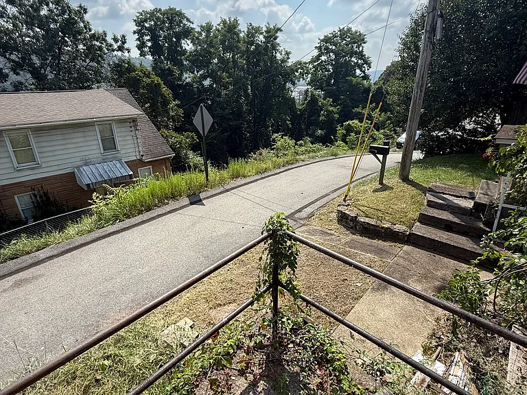 1217 Lookout Ave — Photo 4