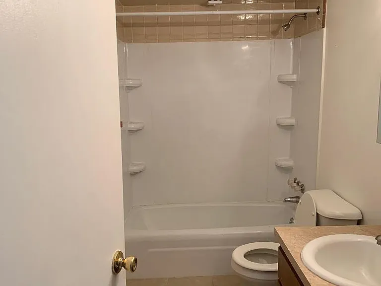144 Lynwood Mnr #8 — Photo 2
