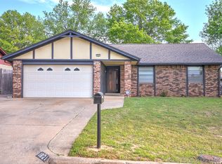 1821 Valley Rd, Sapulpa, OK 74066