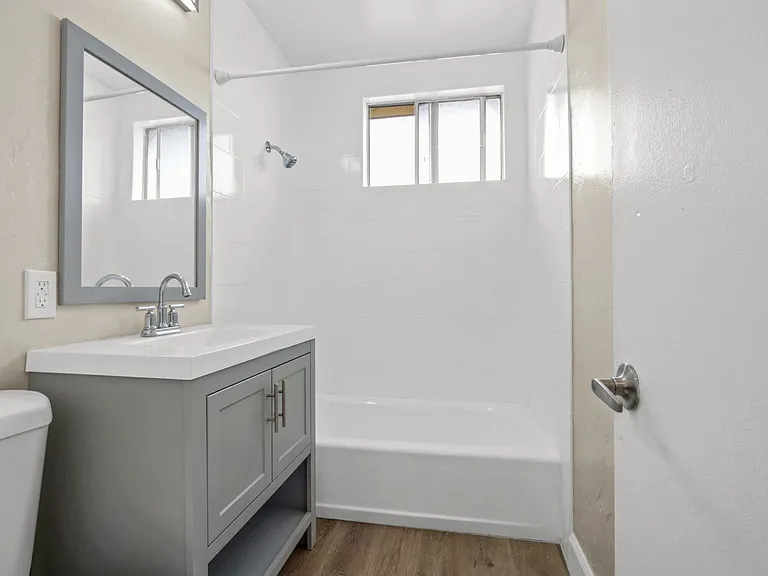 Westminster Apartments — Photo 34