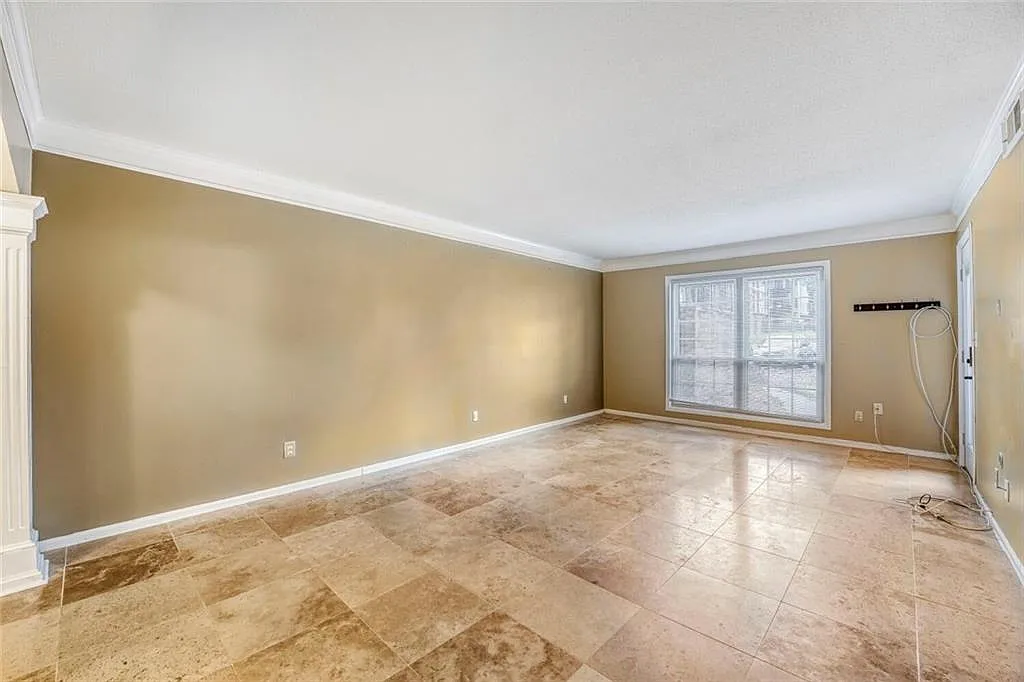 3 bed, 2.0 bath, 1469 sqft, $2,200 — Photo 2