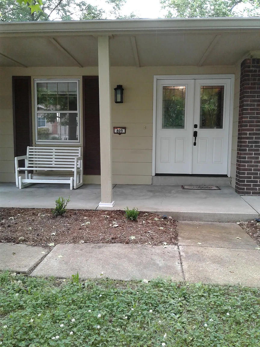 809 Bitterfield Dr photo 1