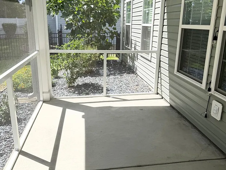 3713 Park Pointe Ave — Photo 3