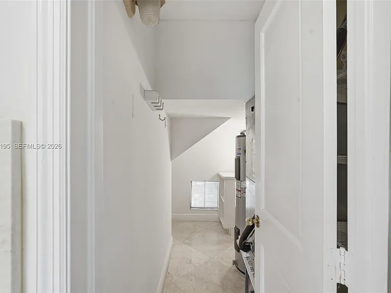 592 Fernwood Rd #B — Photo 13