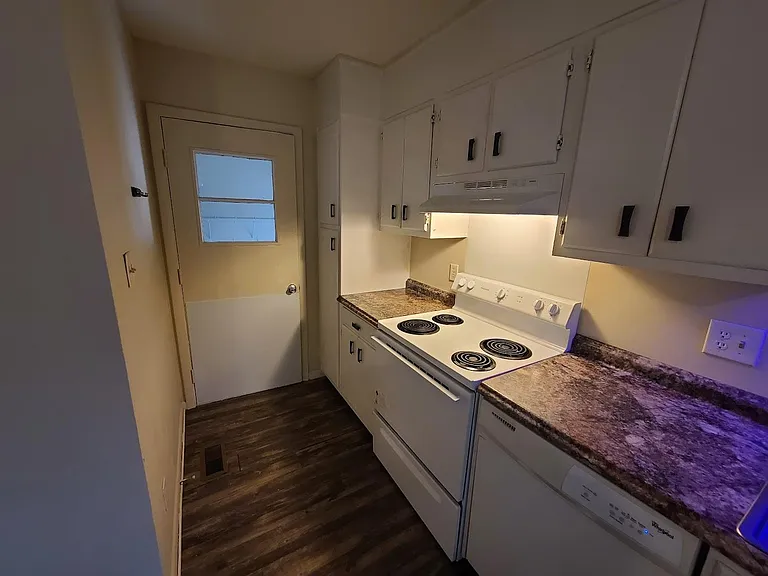 612 Platinum St — Photo 13
