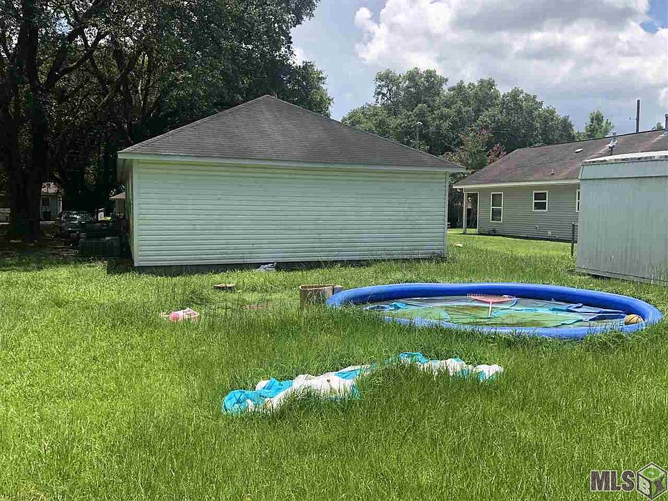 2nd image of 2378 Yazoo St