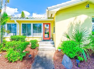 240 & 242 Mateo Way NE, Saint Petersburg, FL 33704