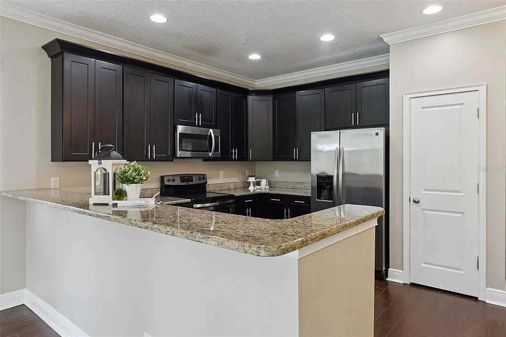3 bed, 2.5 bath, 1561 sqft, $2,600 — Photo 3