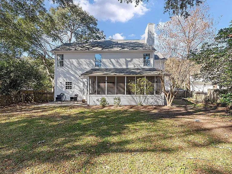 1927 Oak Tree Ln — Photo 17