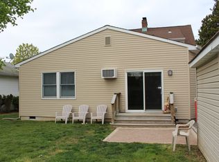 29 Roosevelt Ave, Hicksville, NY 11801