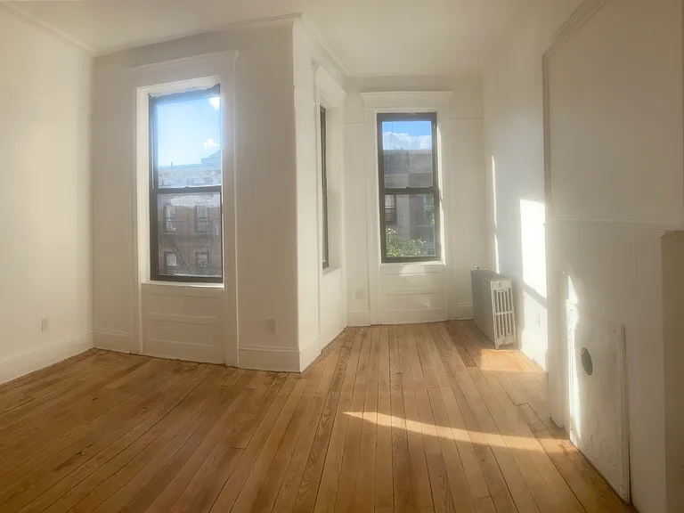 1692 Gates Ave #3L — Photo 1