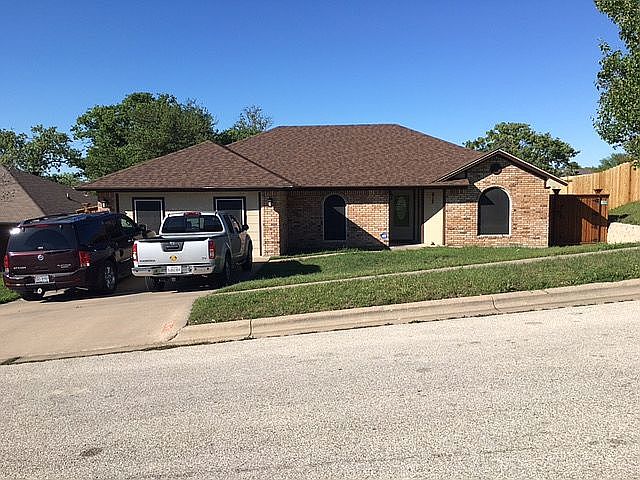 1st image of 915 Whirlaway Dr
