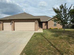 859 E Florence Ct, Nixa, MO 65714