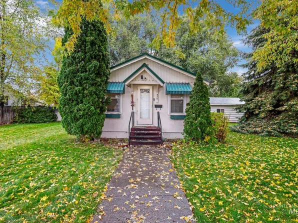 570 Oregon St, Gooding, ID 83330