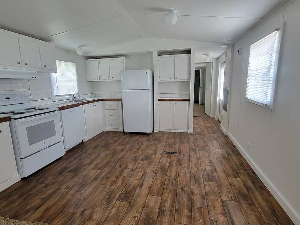 1st image of 915 Legacy Ln