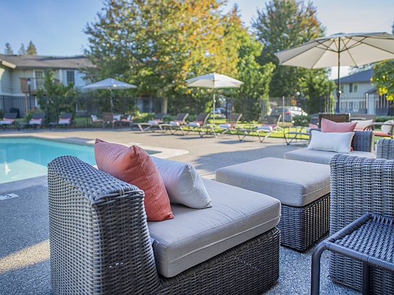 Community Hot Tub | Puyallup WA Apartments For Rent | Willow Hill