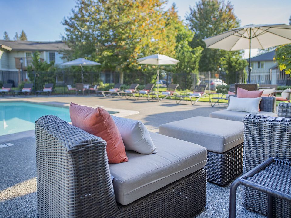 Community Hot Tub | Puyallup WA Apartments For Rent | Willow Hill