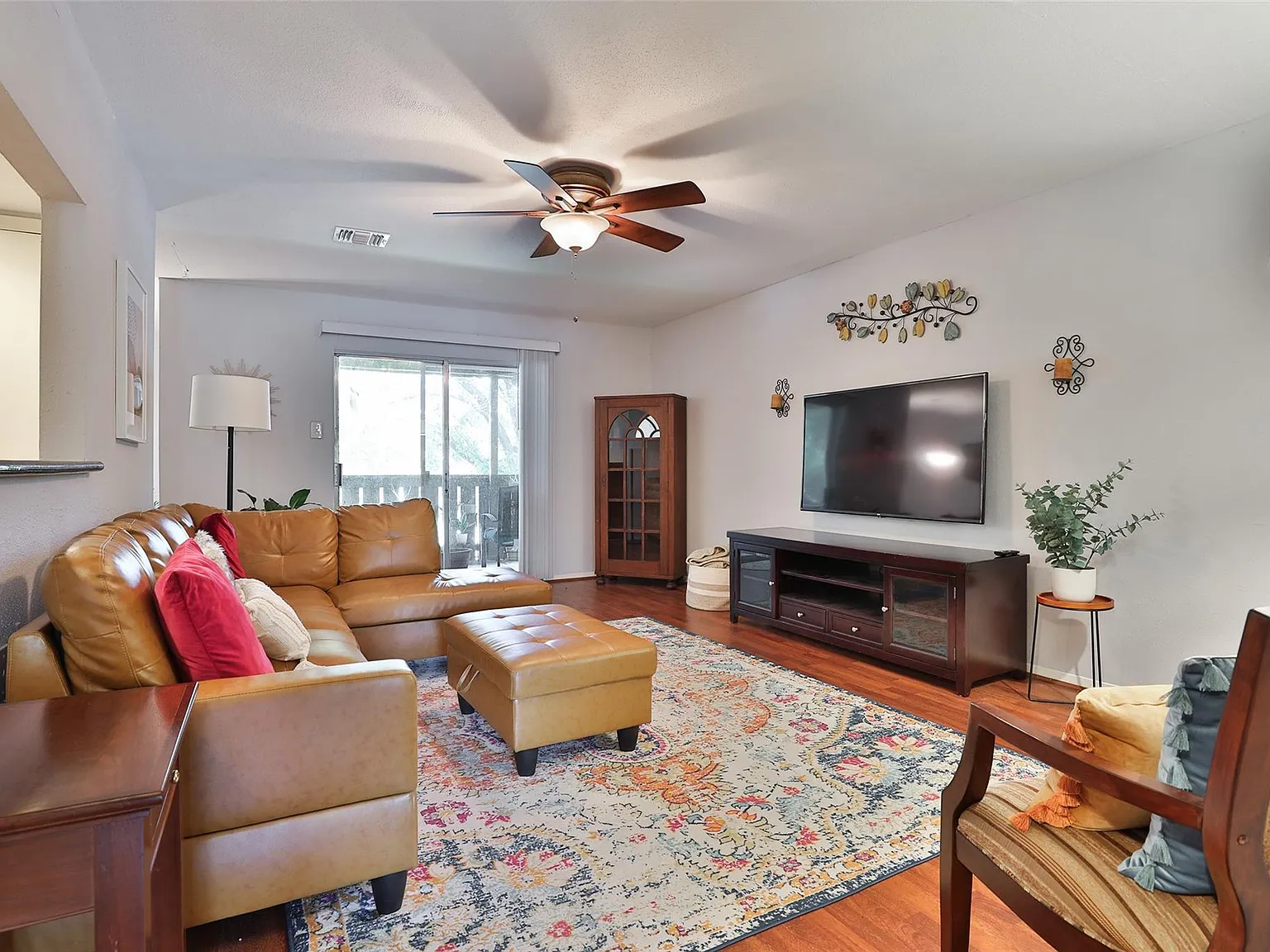 3 bed, 2.0 bath, 1424 sqft, $1,750 — Photo 3