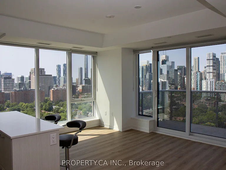 10 Oak St #1904 — Photo 1