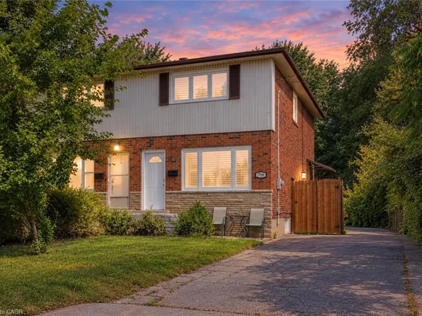 799 Drury Ln, Burlington, ON L7R 2Y1