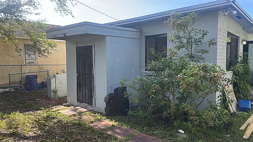 900 NW 103rd St #1 Photo 1