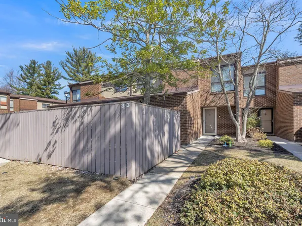 33 Farmhouse Ct #E, Pikesville, MD 21208