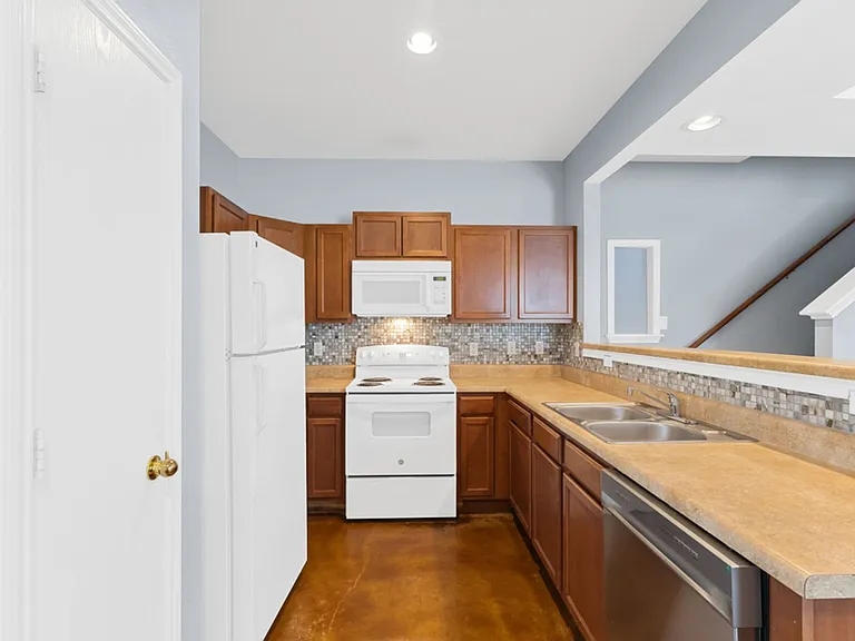5002 Summit Wood #4 — Photo 10