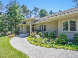 3571 Meadowood Trail Dr SE, Grand Rapids, MI 49546
