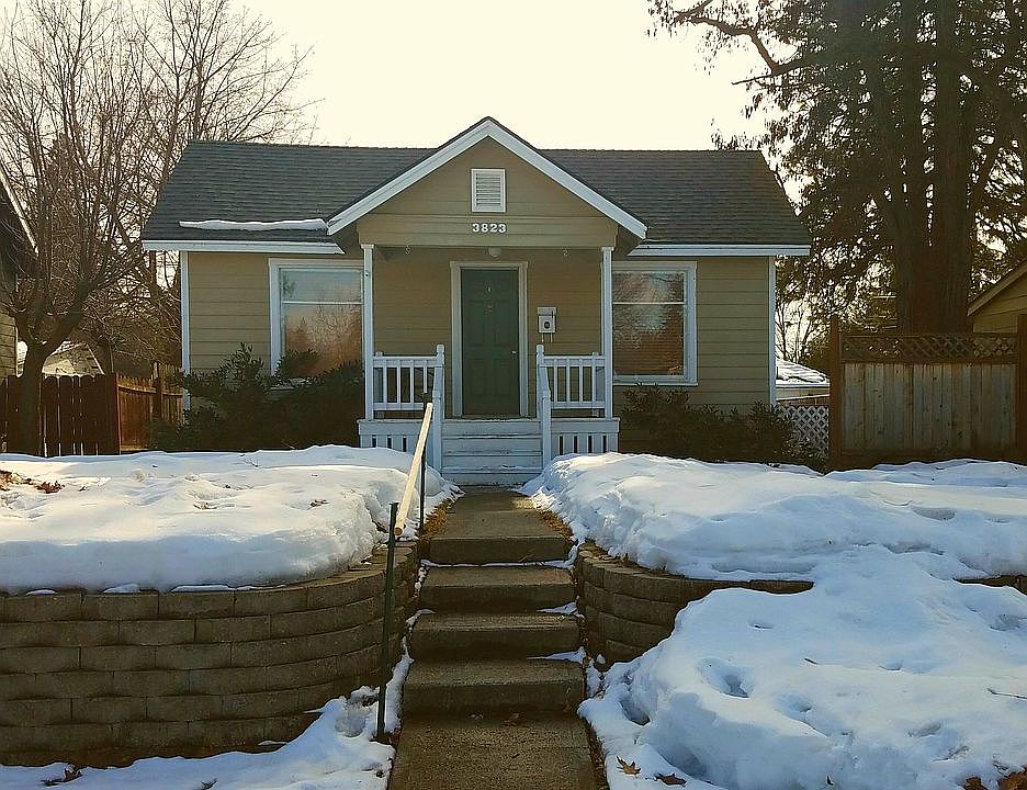 Adorable Shadle bungalow