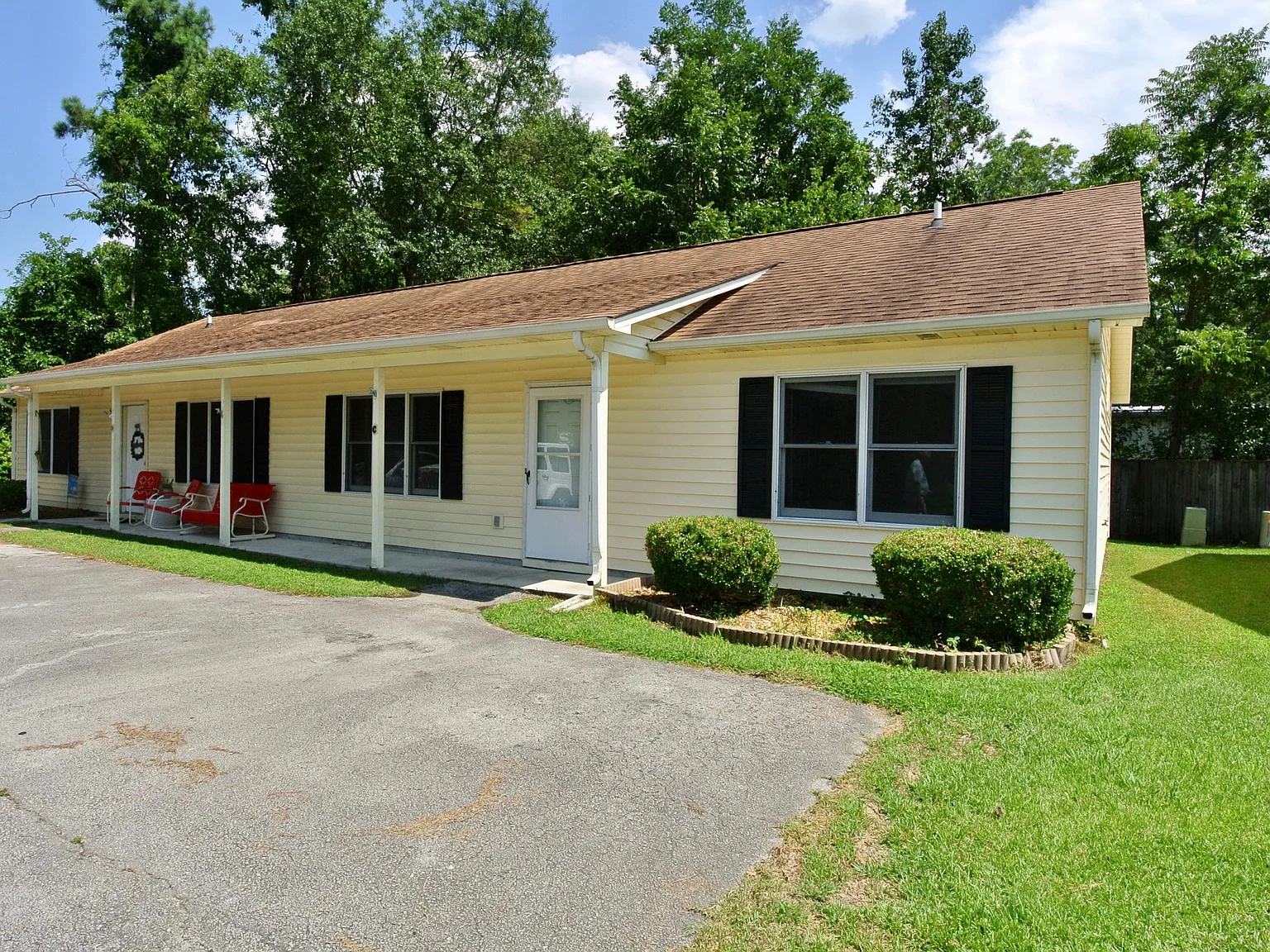 3 bed, 1.0 bath, $1,000 — Photo 2