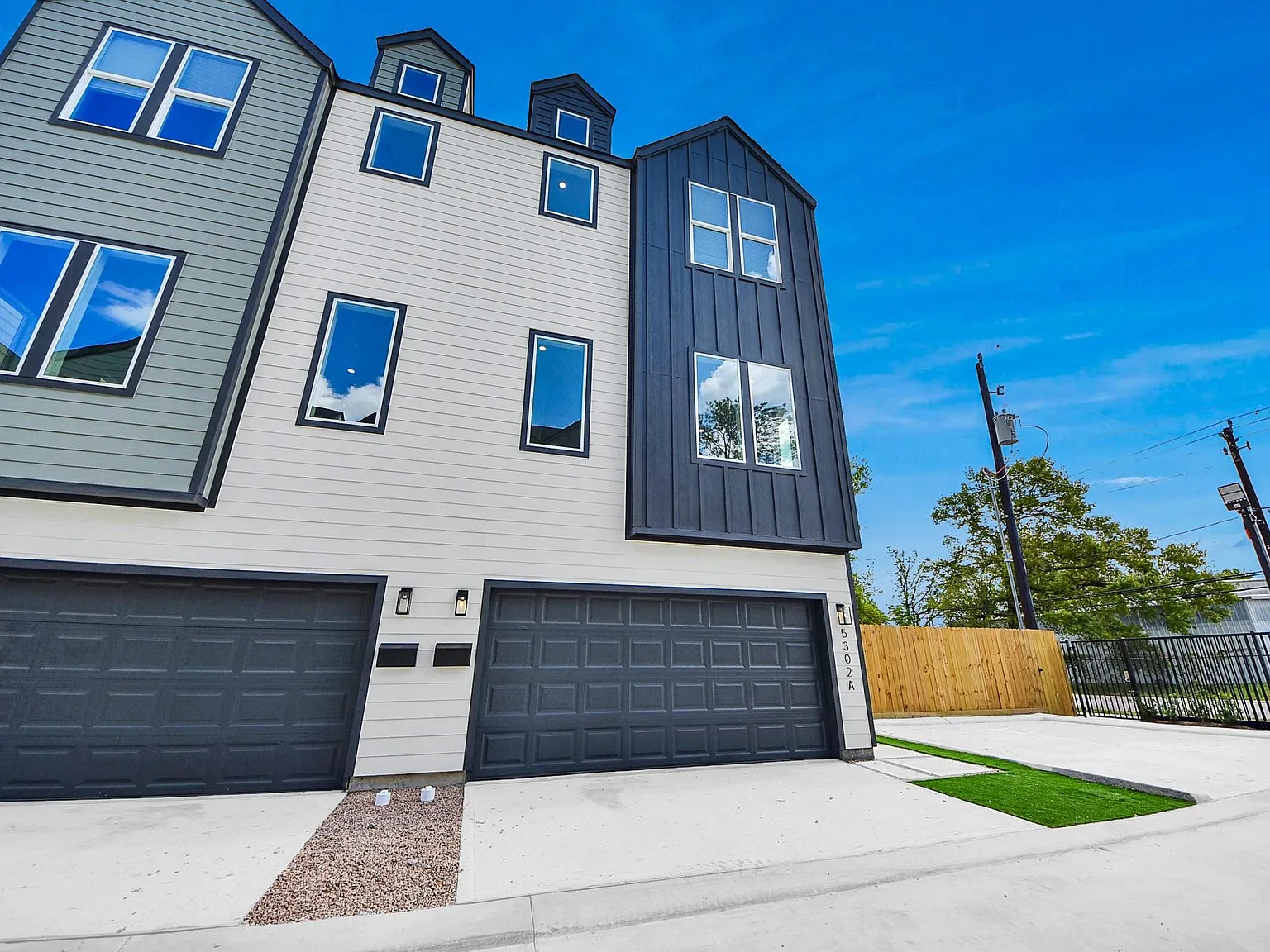 3 bed, 2.5 bath, 1636 sqft, $2,400 — Photo 4